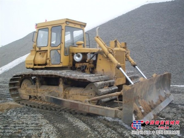 发往全球各地山东重工工程机械板块强势开局